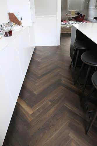 Oak-Smoked-Oak-Herrinbone-Baliksirti-Parke